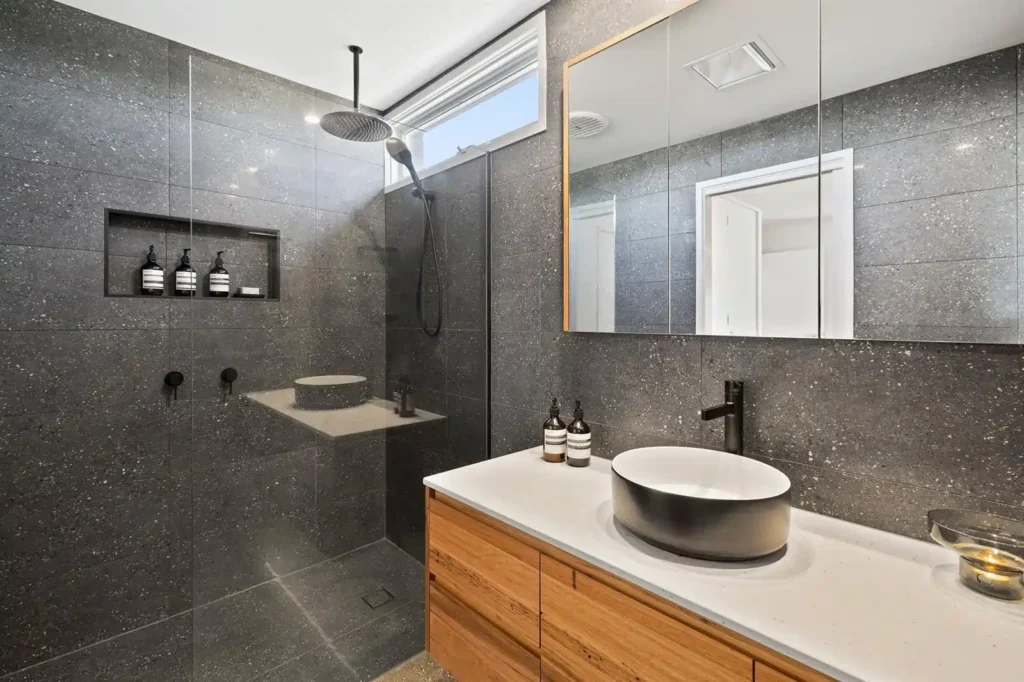 Bathroom renovation Melbourne with wall-hung vanity, modern toilet and easy-clean finishes