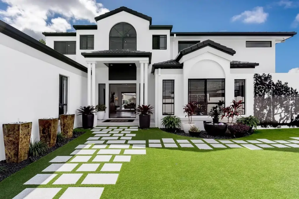 Modern second-storey home extension in Melbourne featuring a double-storey addition by Destin Constructions.